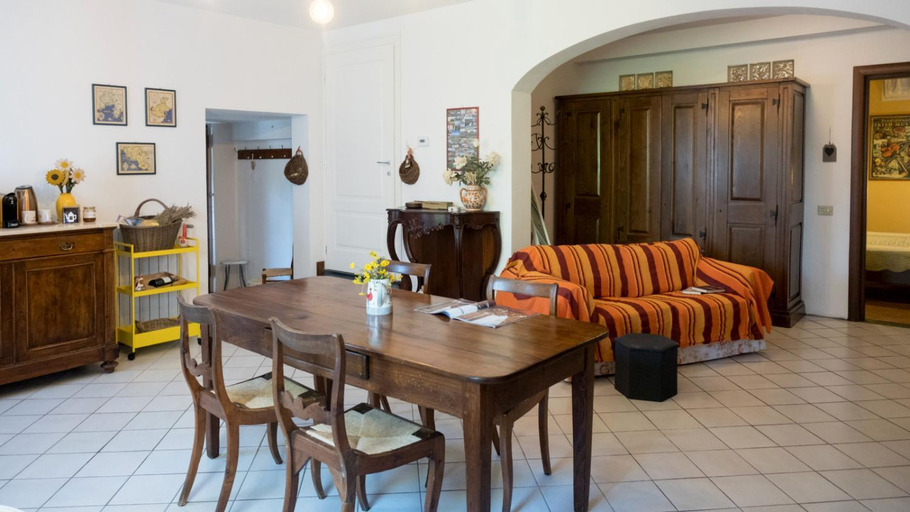 Others 3, Latte & Miele hause, Lucca