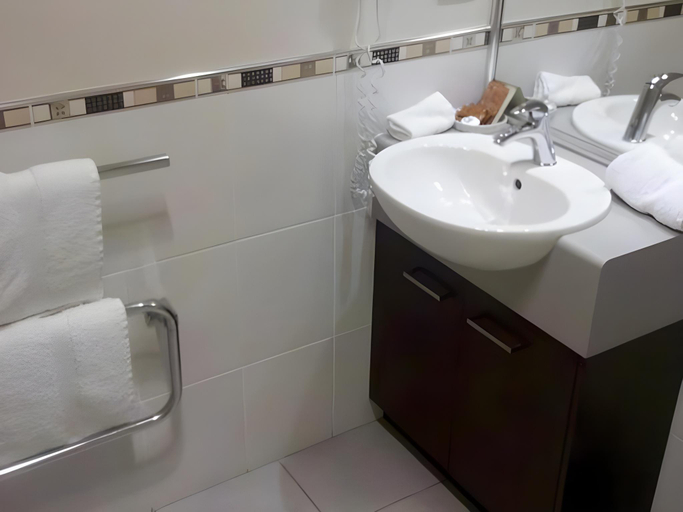 Bathroom 3, Dannemora Motor Inn, Manukau