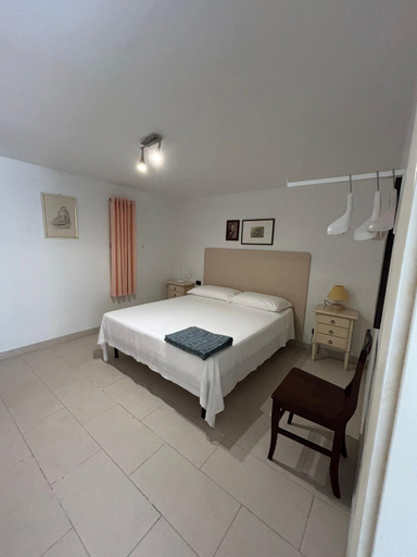 5, Villa Lamandia, Bari