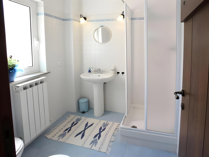 Bathroom 3, Nonno Toni, Genova
