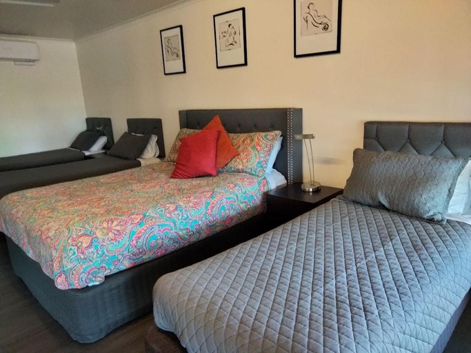 Bedroom 3, Dalby Parkview Motel, Dalby