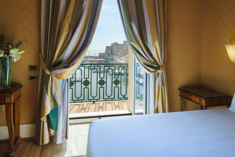 Bedroom 2, Eurostars Excelsior Hotel, Napoli