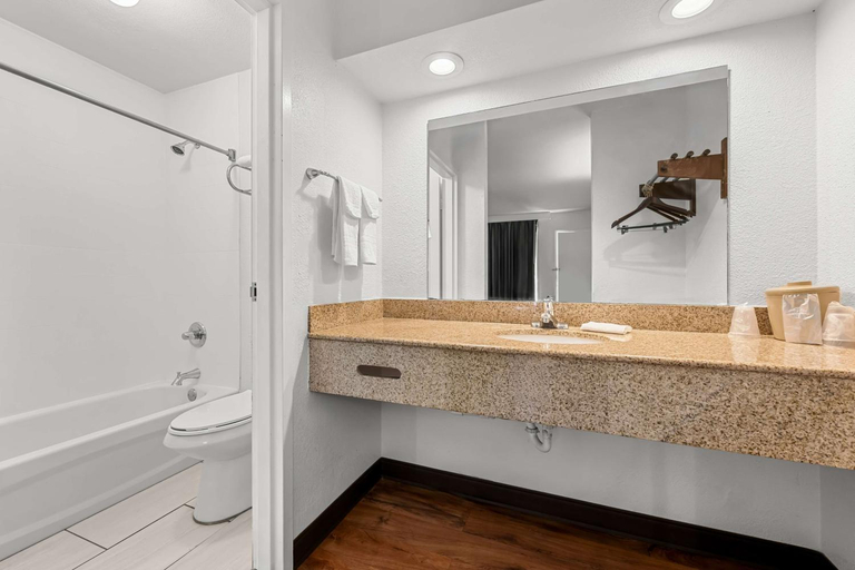 Bathroom 4, Americas Best Value Inn Hamilton, Marion