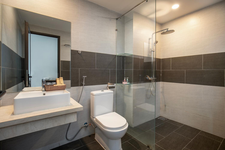 Bathroom, Villa bien My Khe DaNang 9 phong ngu, Da Nang