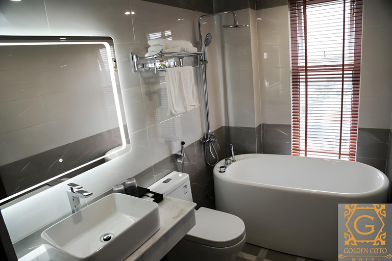 Bathroom 5, Golden Coto Hotel, Cô Tô