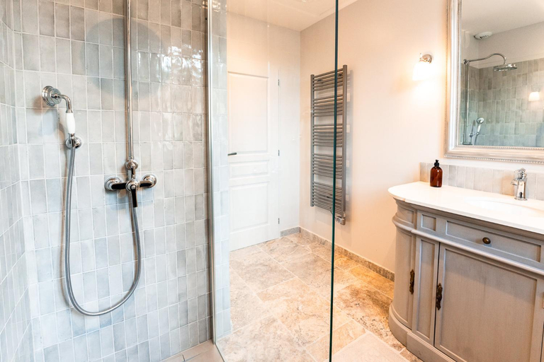 Bathroom 5, Château de Taulignan, Vaucluse