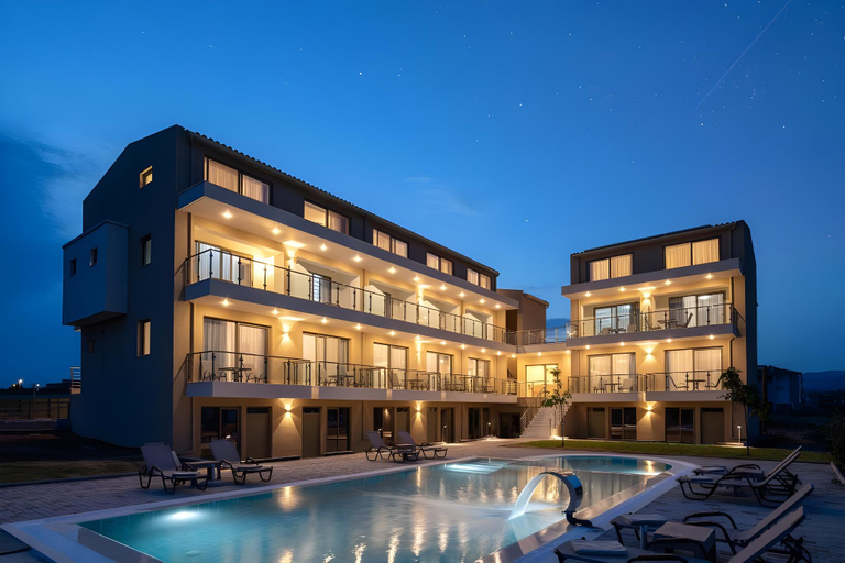Exterior & Views