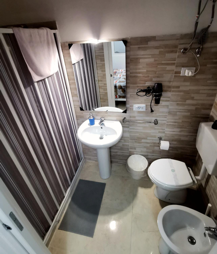 Bathroom, BED&FLY NEAR AIRPORT FONTANAROSSA BAGNO PRIVATO In CAMERA, Catania