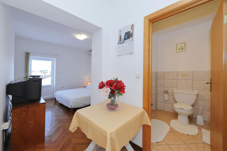 Others 4, Villa Vukic, Nin