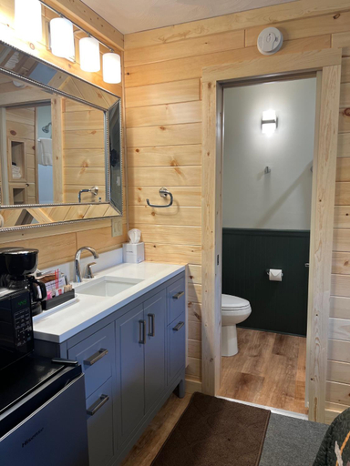 Bathroom 2, Cedars Motel, Mackinac