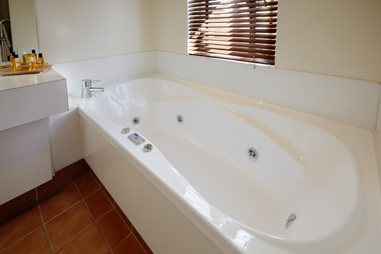 Bathroom 3, Pioneer Waterfront Apartments, Far North