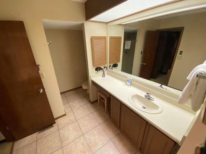 Bathroom 4, Fairway Forest, Jackson