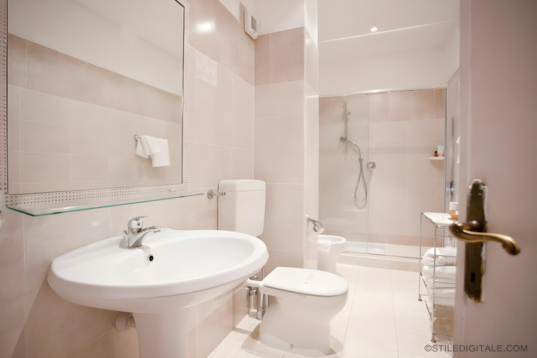 Bathroom 5, Grand Hotel & des Anglais Spa, Imperia