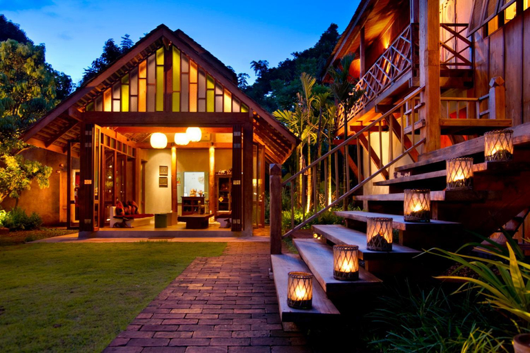 Exterior & Views