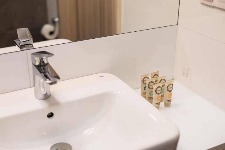 Bathroom 3, Olimp Apartments, Kraków City