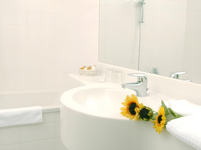 Bathroom 3, Hotel Adlon, Wien