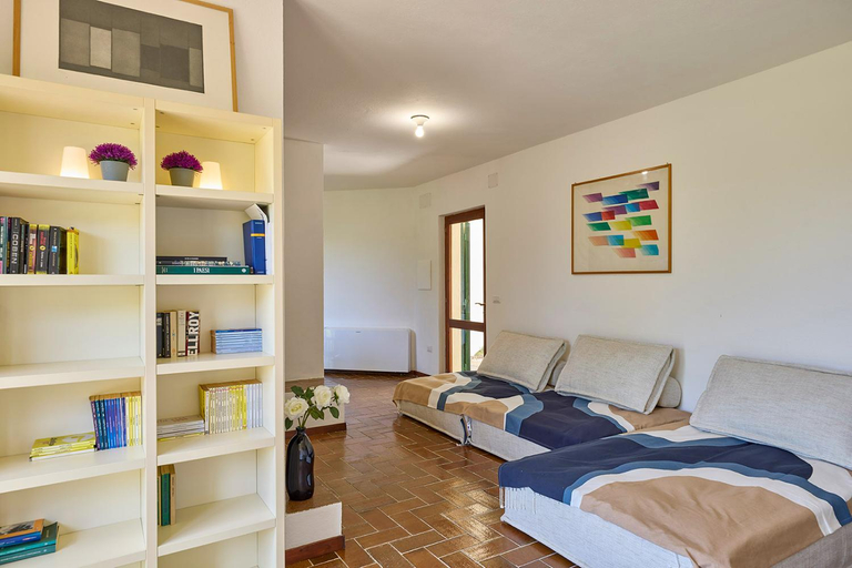 Shared lounge/TV area 3, Villa Cruzitta, Sassari