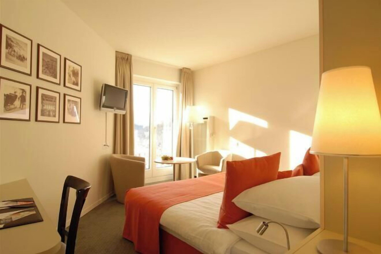 Bedroom 3, Hotel Schweizerhof St. Moritz, Maloja