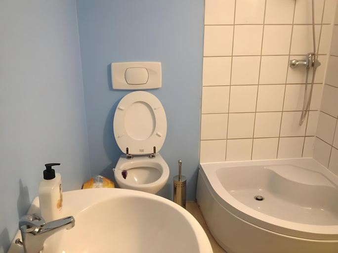 Bathroom 2, Belle Vue Apartrooms, Fürth