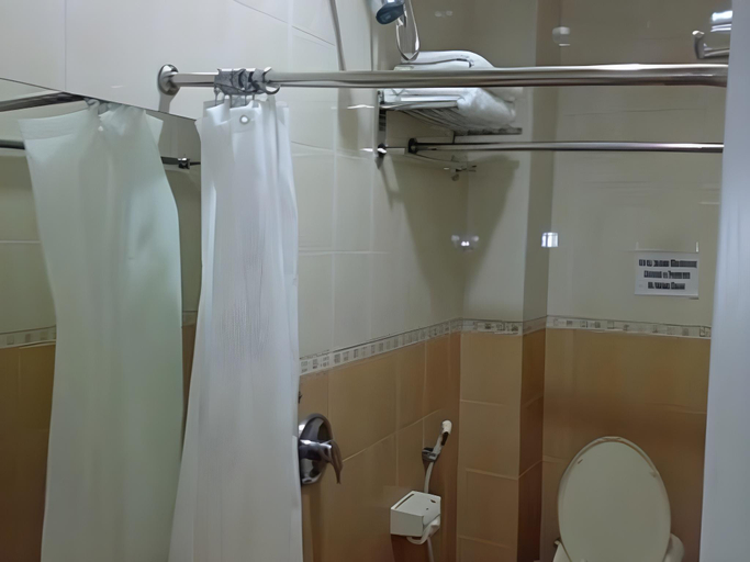 Bathroom 3, Grand Wisata Hotel, Ende