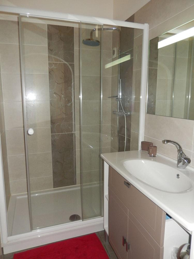 Bathroom 3, Les Chambres De Manou, Vendée