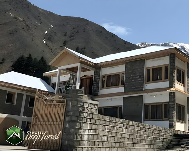 Exterior & Views