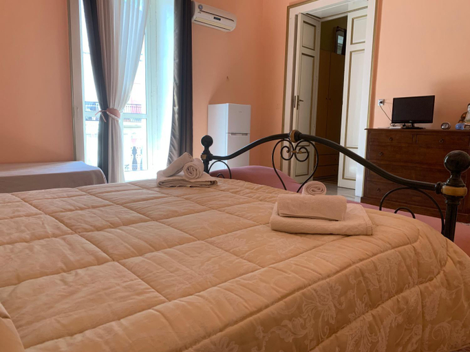 Others 5, B&B Rosita, Messina