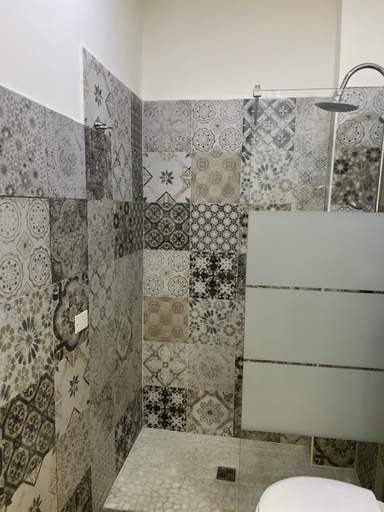 Bathroom 2, Porta dei Greci, Palermo
