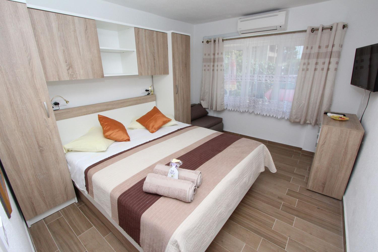 Bedroom 2, Rooms and Apartment Pina, Rovinj