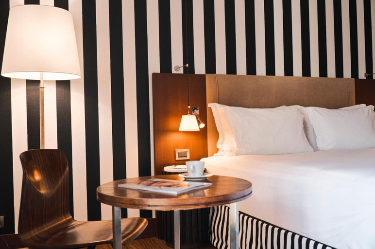 Bedroom 2, Grand Hotel Champs Elysées, Paris