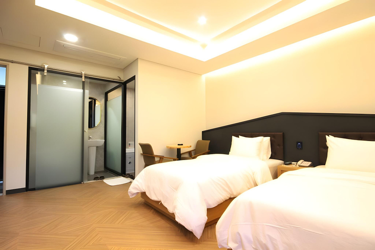 Bedroom 2, Daegu Amare Hotel, Dong