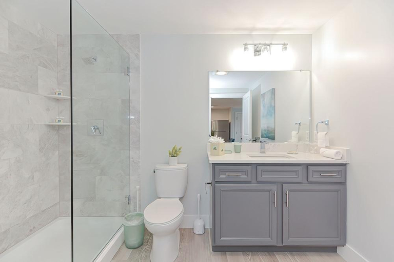 Bathroom 2, Harbourtown Suites on Plymouth Harbor, Plymouth