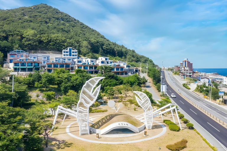 Others 5, Blue (Blue Road Town Pension), Yeongdeok