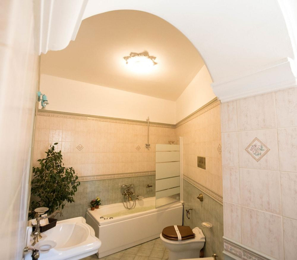 Bathroom 5, Cannatella's Mansion, Palermo