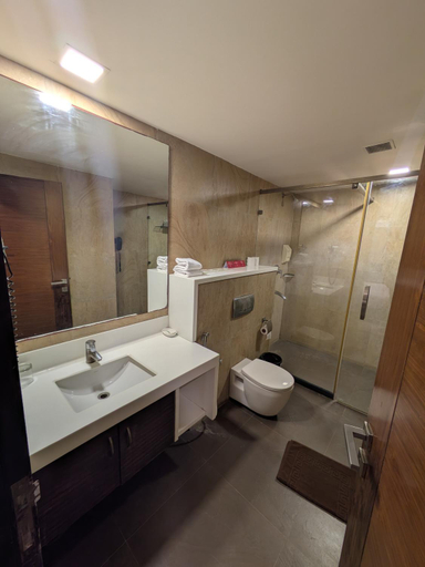 Bathroom 4, La Woods Hotel - Close to LIC Building, Chennai