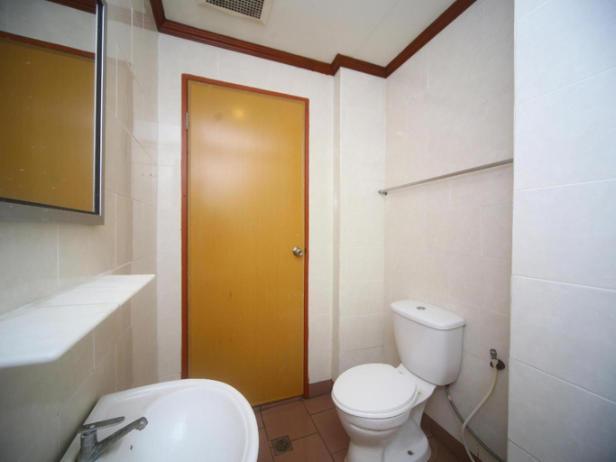 Bathroom 3, Hotel O London, Sandakan
