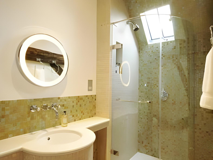 Bathroom 3, Eckington Manor, Worcestershire