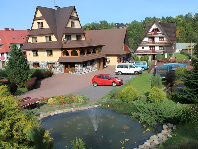 Exterior & Views