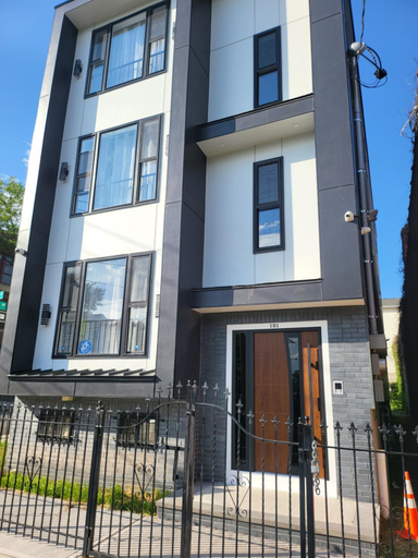 2, Tkc Villa, Newark