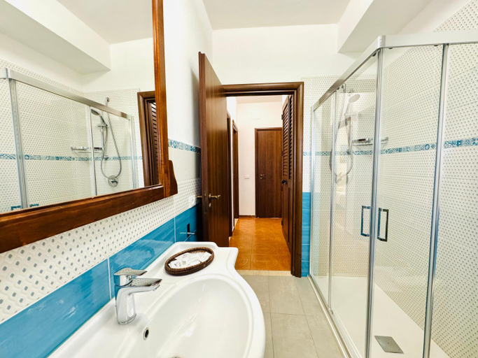 Bathroom 4, Villa Giada, Palermo
