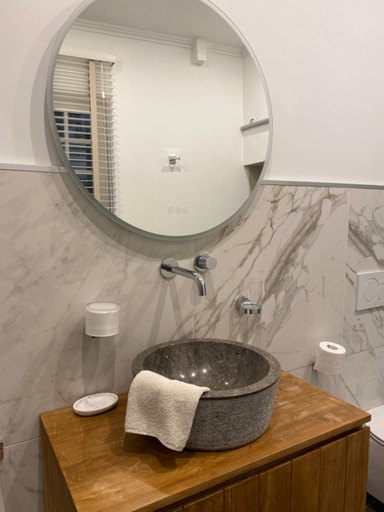 Bathroom 3, Les Hortensias, Oise