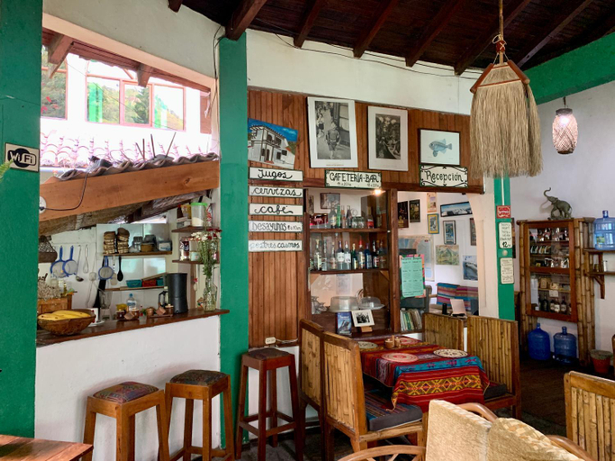 Food & Drinks, Le Petit Jardin, Baños