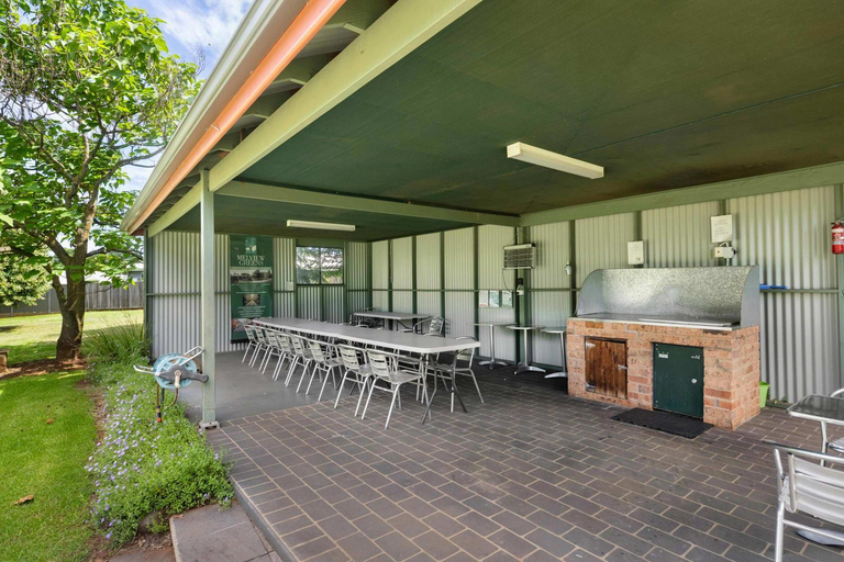 Food & Drinks, Melview Greens - Two-Bedroom Apartment, Orange