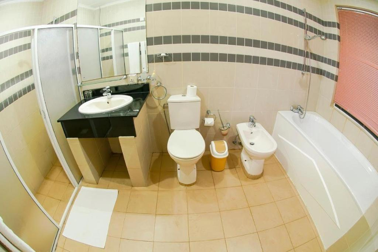 Bathroom 2, Hotel Villa Viana, Mahawewa