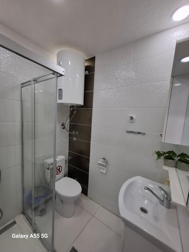Bathroom 3, Apartment Ain Naum