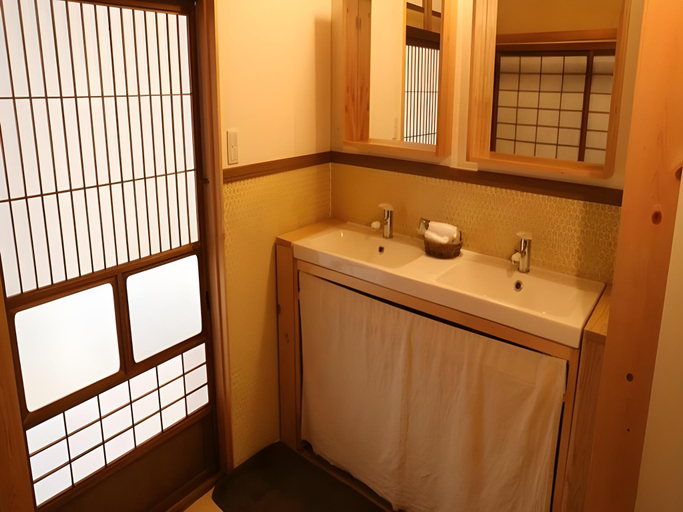 Bathroom 5, Hidatakayama Guest House Tomaru, Takayama