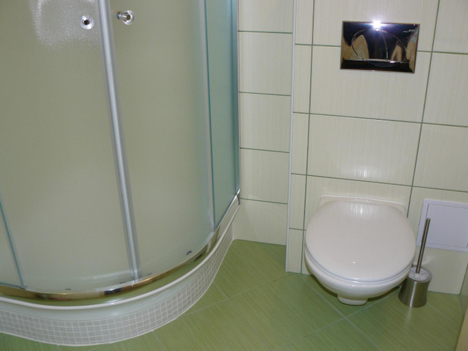Bathroom 2, Chaty Hldocin, Uhliska, Ostrazica, Zmrazov, Tvrdošín