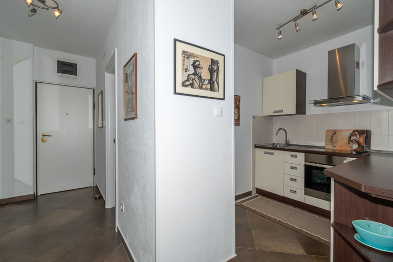 Others 5, Trstenik Beach Apartment, Cute Place with Sea View, Split