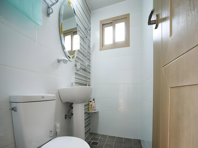 Bathroom 3, Bada Green Pension, Jeju