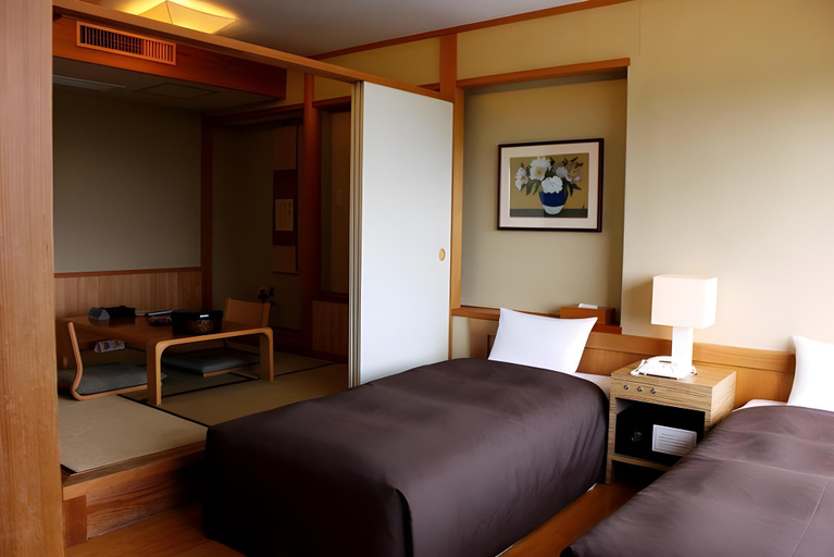 Bedroom 2, Senomoto Kogen Hotel, Minamioguni